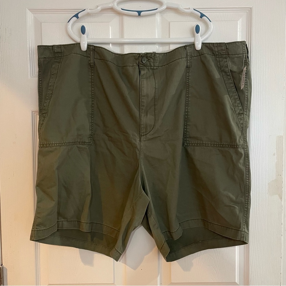 Men’s NWT Old Navy Green Khaki Shorts 54W